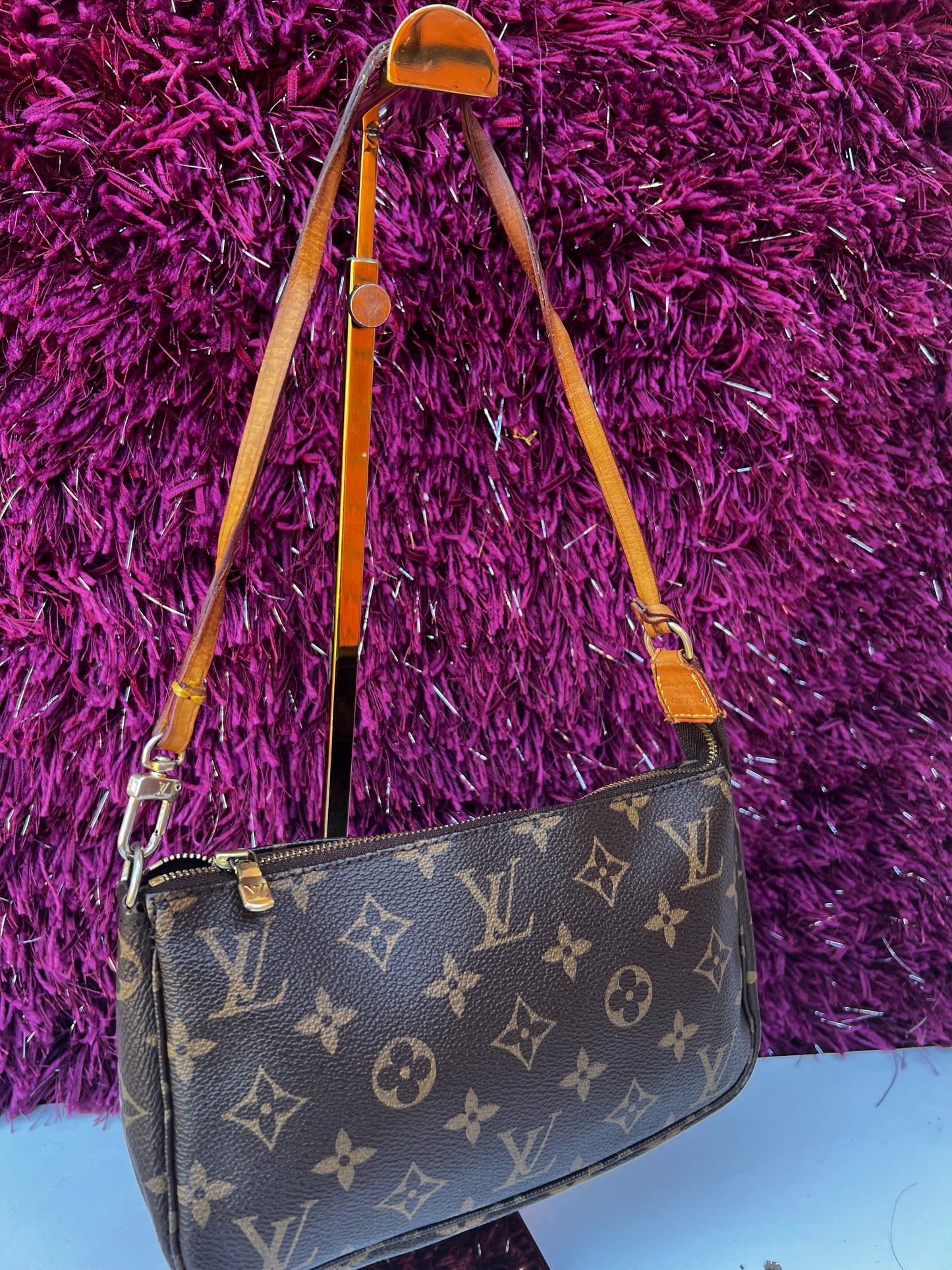 Louis Vuitton pochette Bag